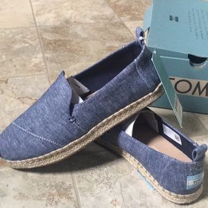 Size 6 TOMS slides navy/tan rope bottom